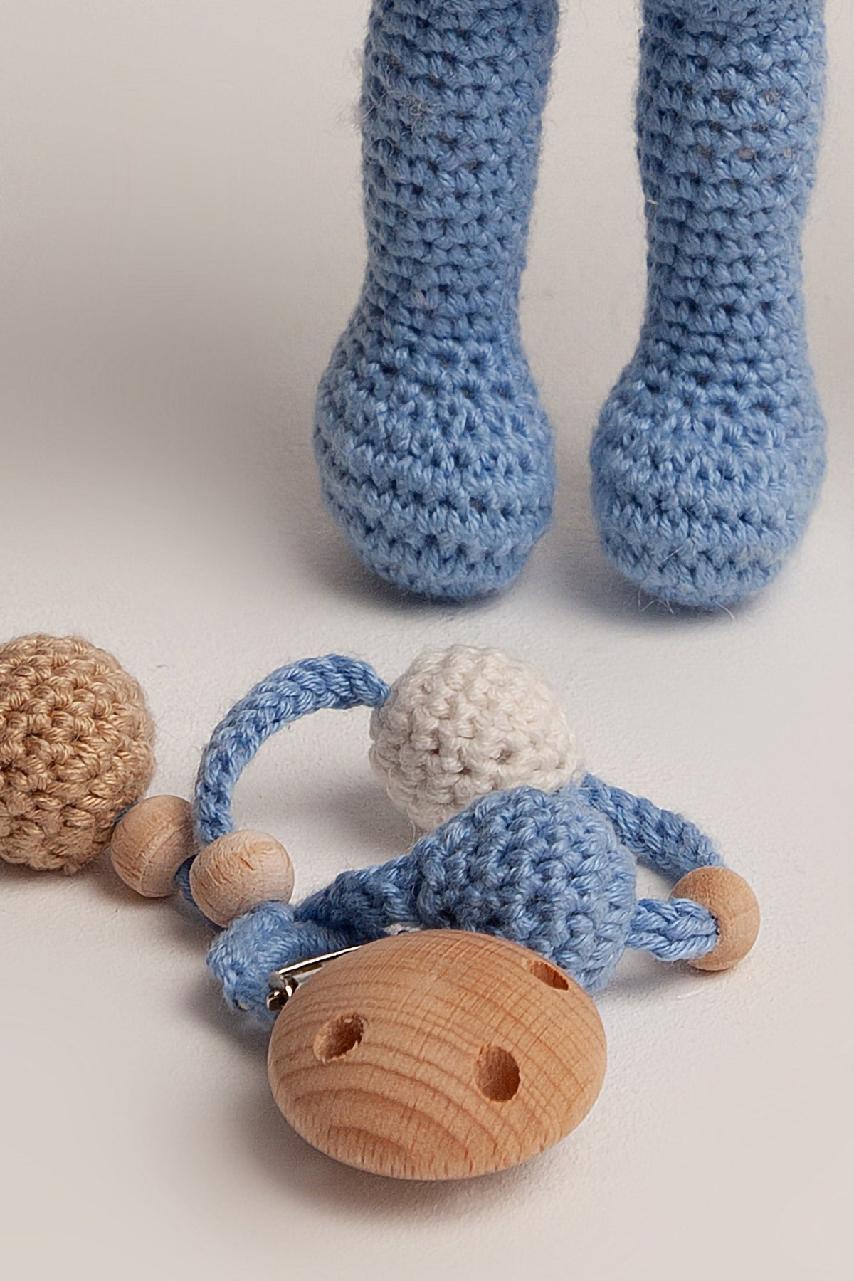 Mavi Amigurumi Ayıcık ve Ahşap Diş Kaşıyıcı